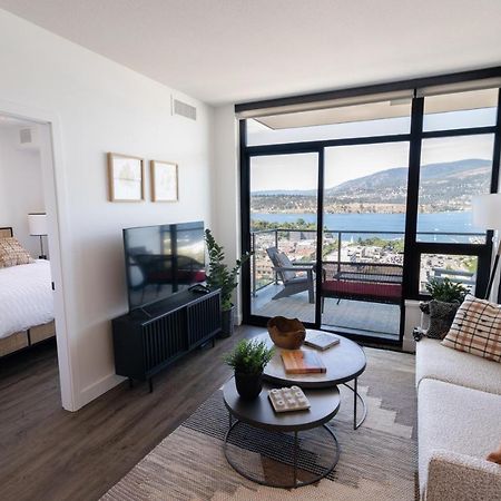 Awesome View 21 Two Bedroom One Bath Downtown Lake View Near Beach Kelowna Ngoại thất bức ảnh