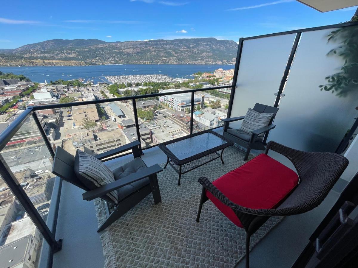 Awesome View 21 Two Bedroom One Bath Downtown Lake View Near Beach Kelowna Ngoại thất bức ảnh