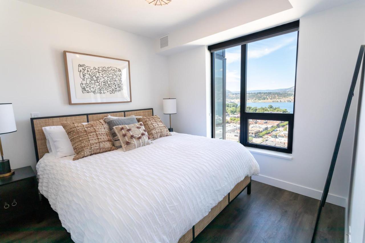 Awesome View 21 Two Bedroom One Bath Downtown Lake View Near Beach Kelowna Ngoại thất bức ảnh