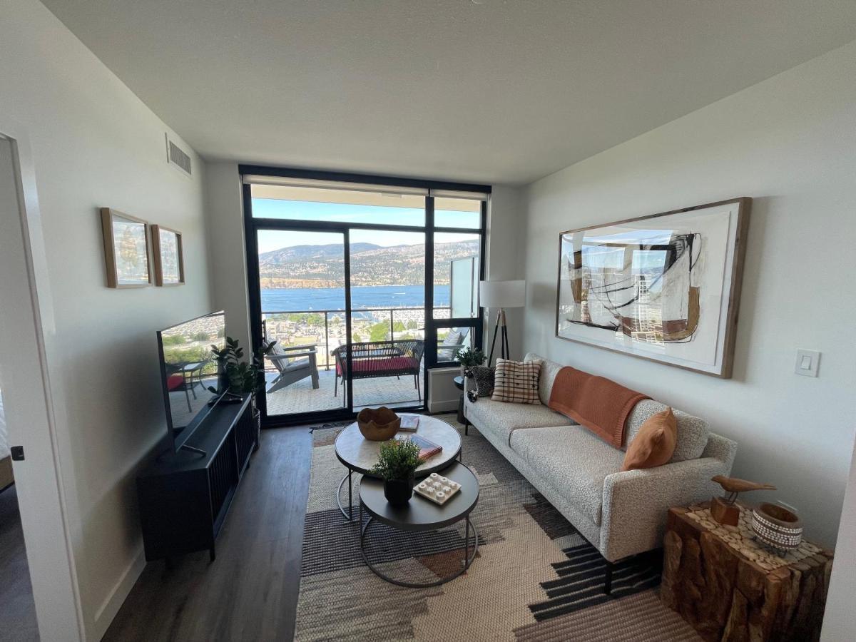 Awesome View 21 Two Bedroom One Bath Downtown Lake View Near Beach Kelowna Ngoại thất bức ảnh
