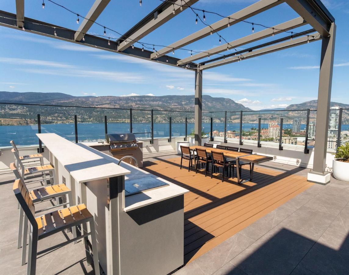 Awesome View 21 Two Bedroom One Bath Downtown Lake View Near Beach Kelowna Ngoại thất bức ảnh