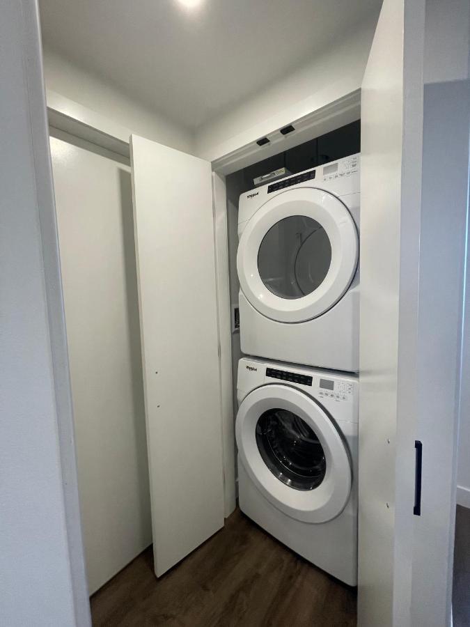 Awesome View 21 Two Bedroom One Bath Downtown Lake View Near Beach Kelowna Ngoại thất bức ảnh